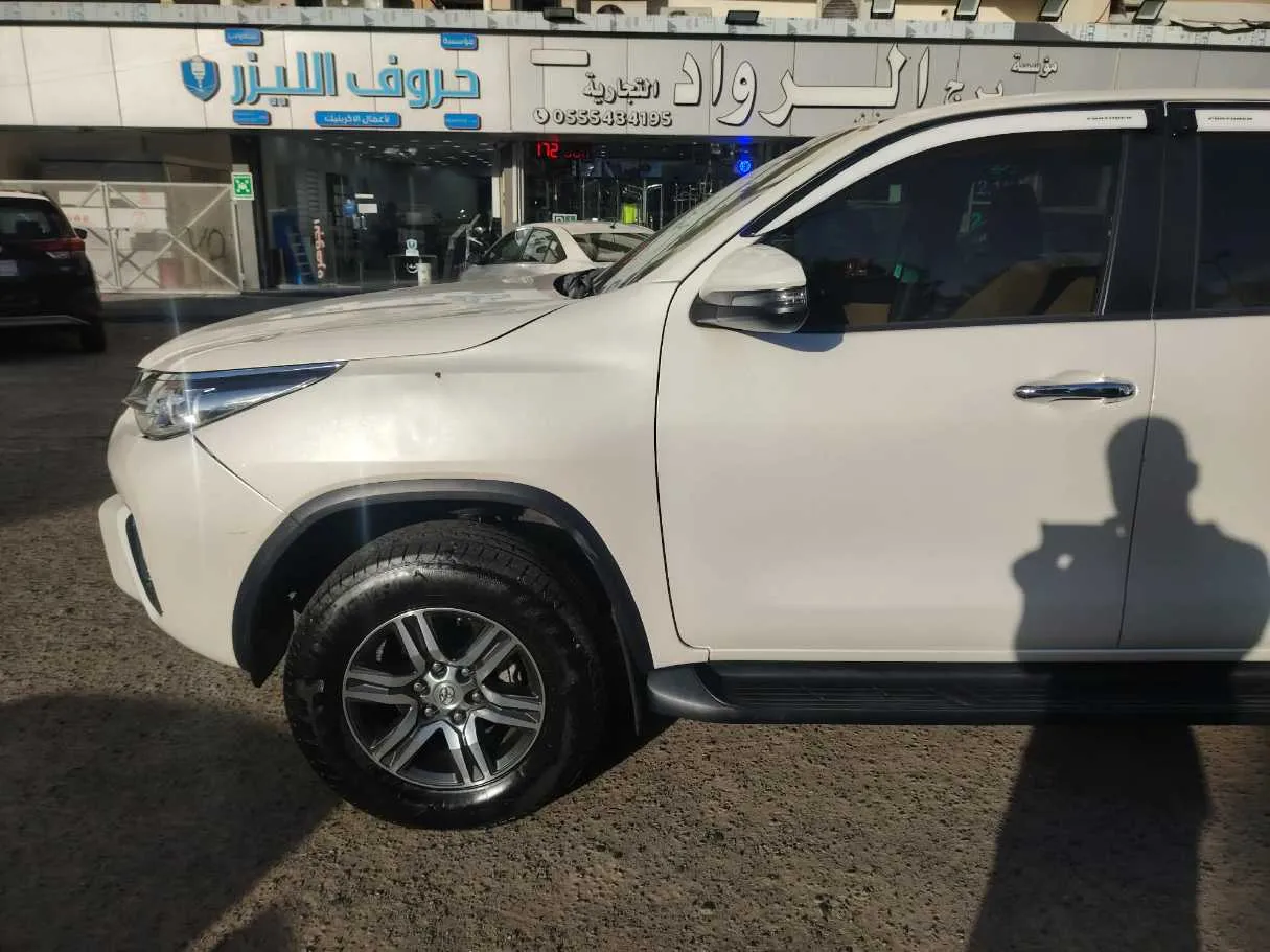 Car image 10