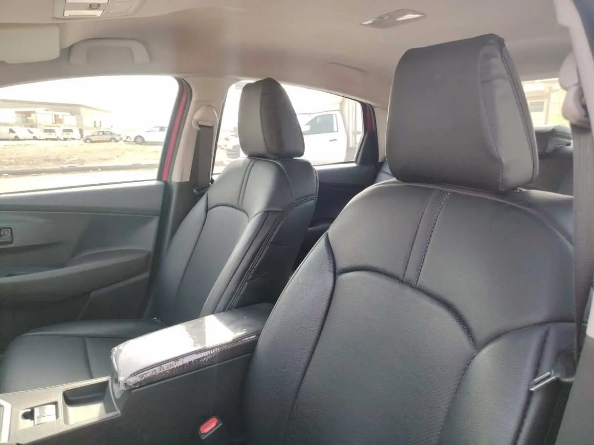 Car image 14