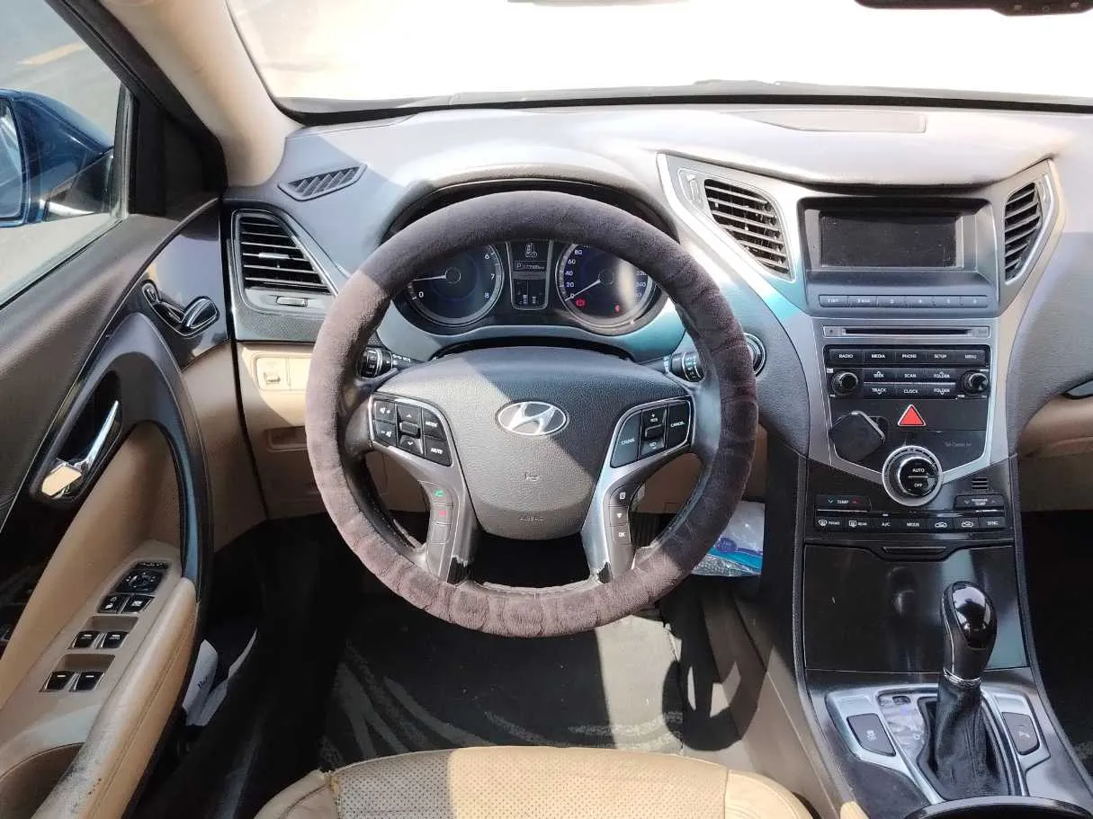 Car image 23