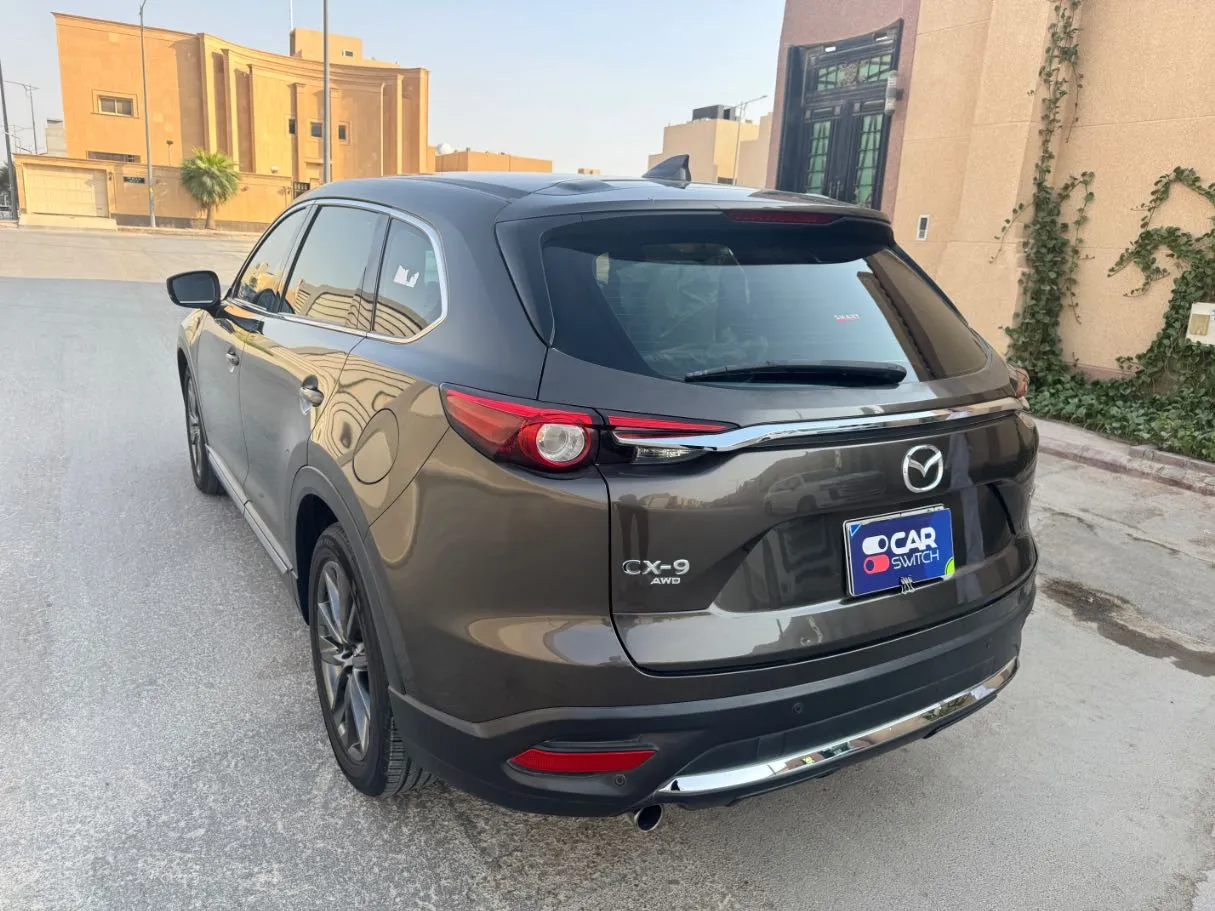 Car image 7