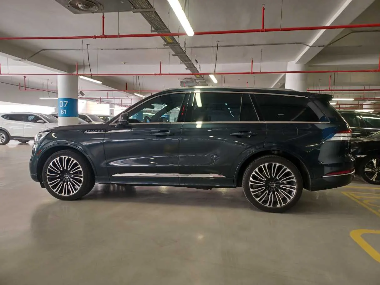 Car image 8