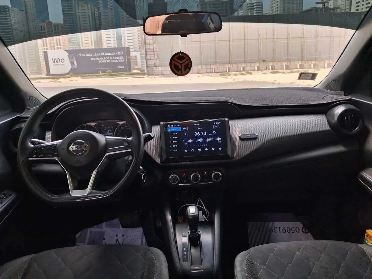 Car image 14
