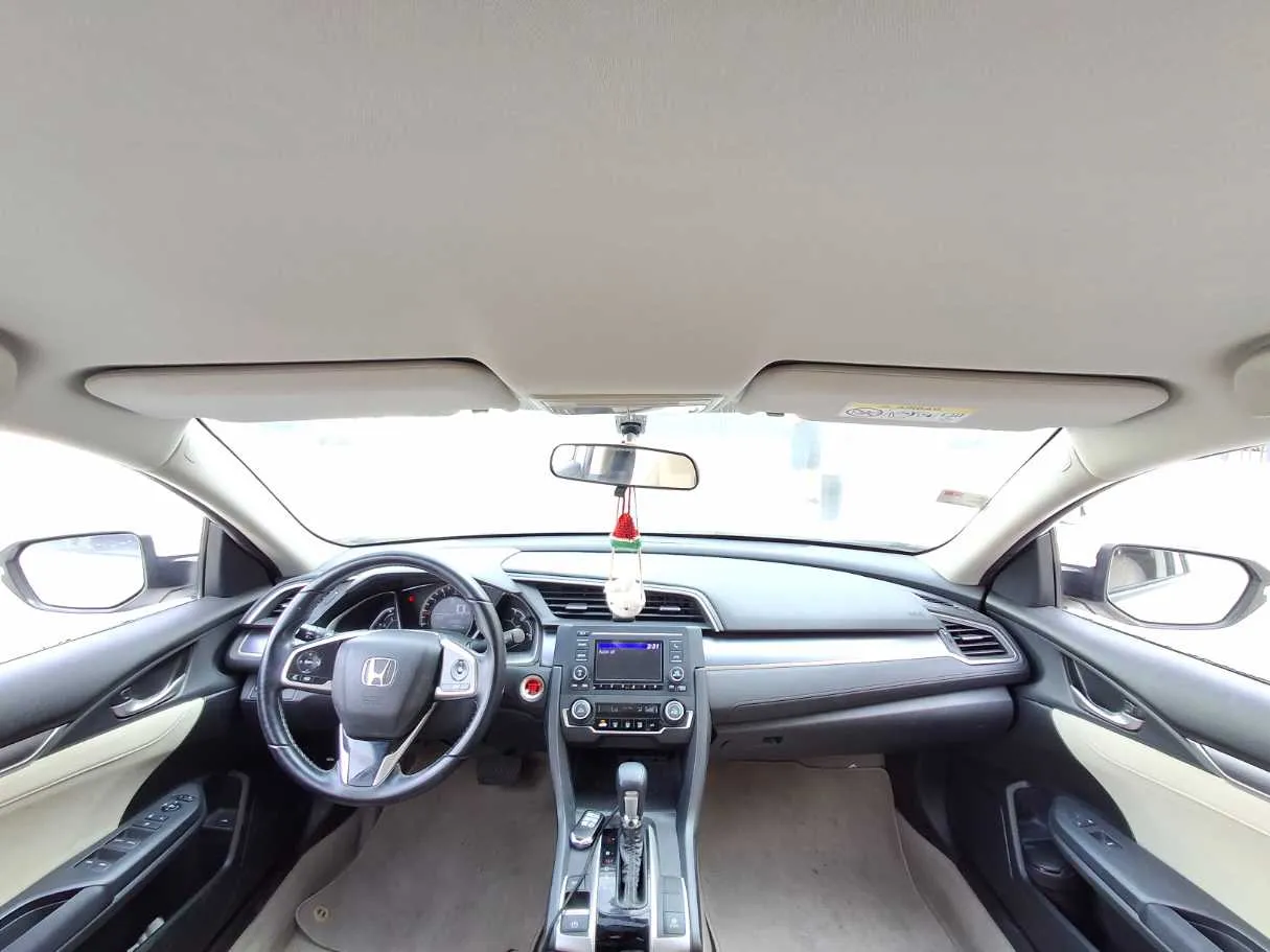 Car image 15