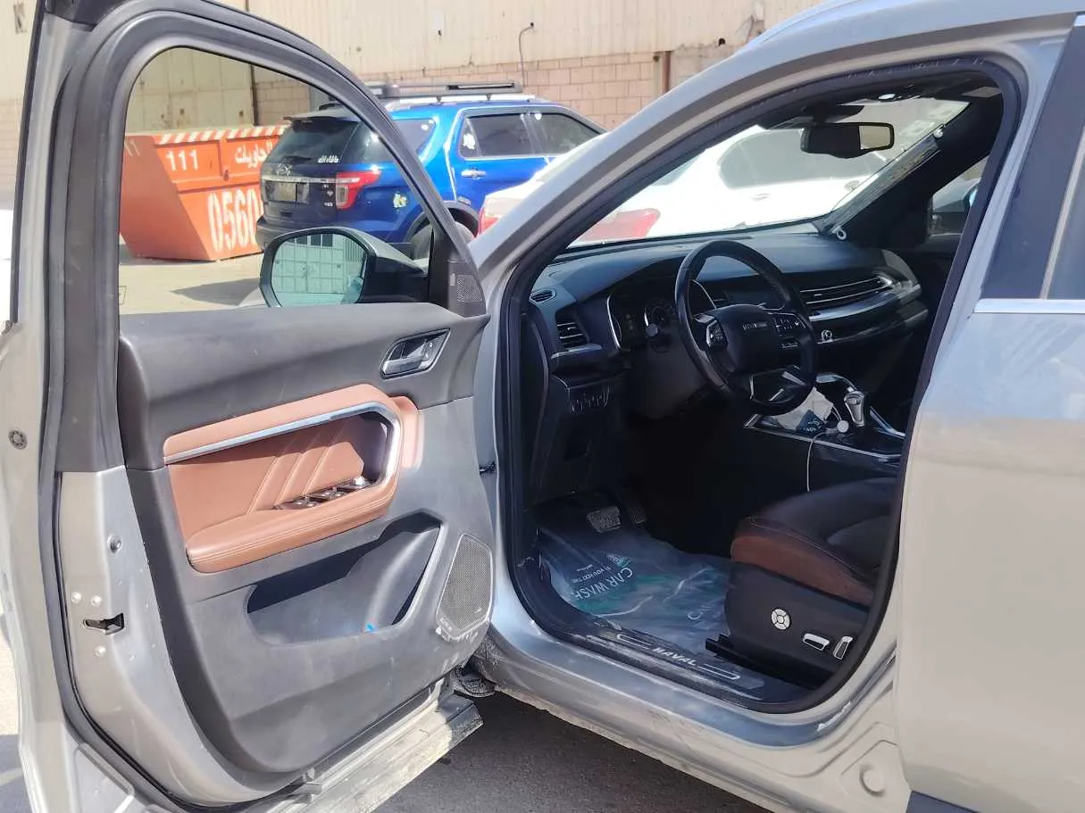 Car image 11