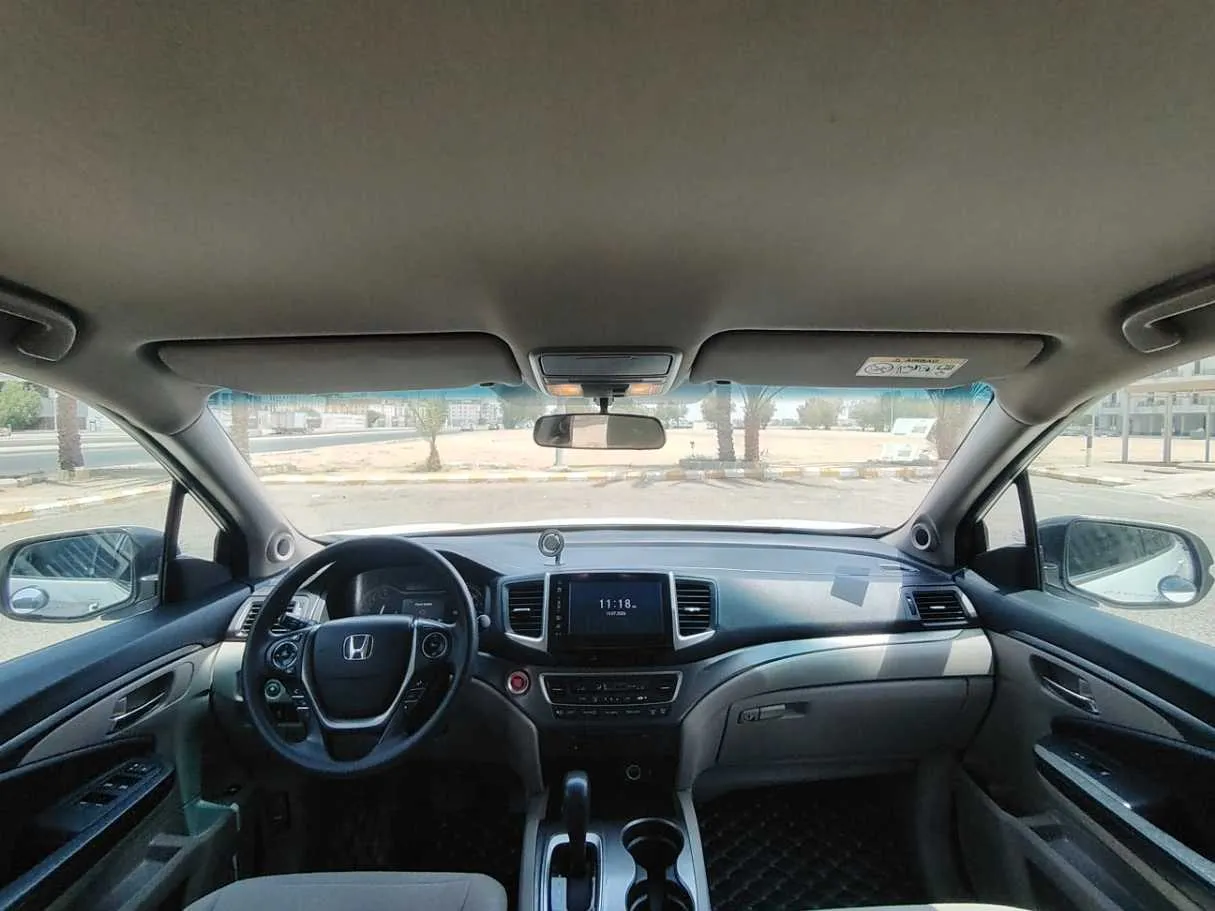 Car image 18