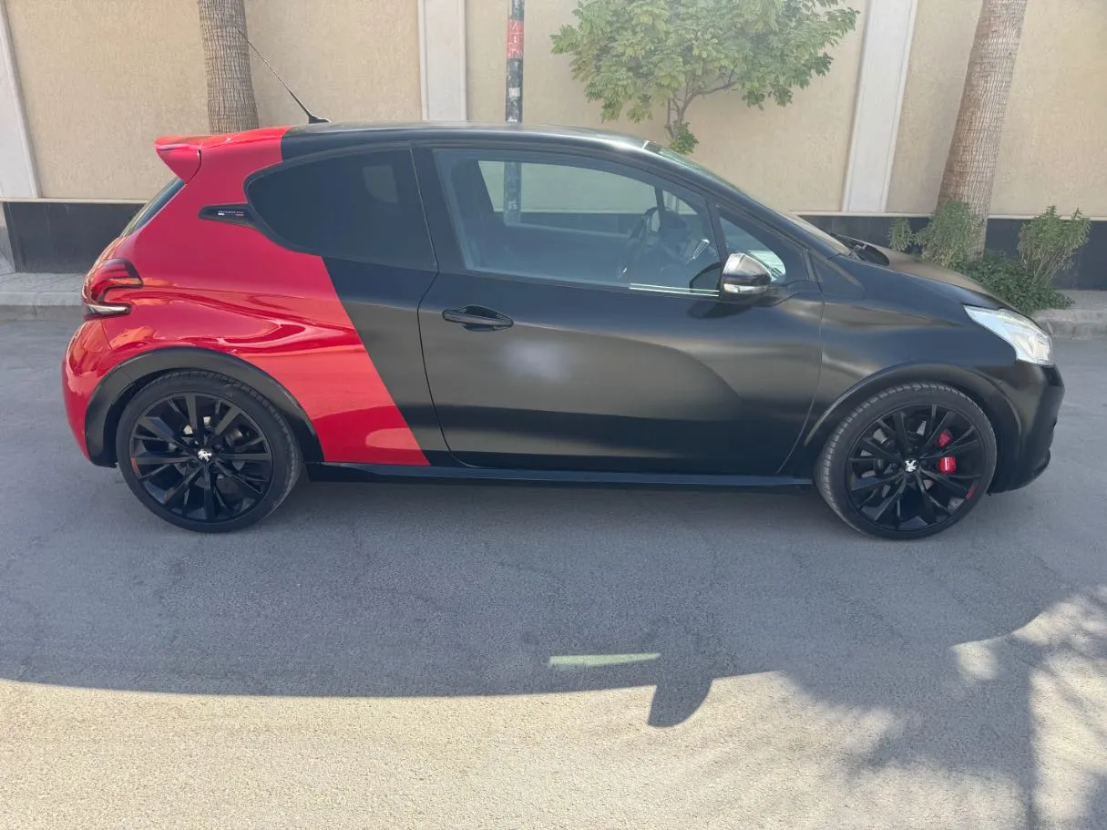 Car image 4