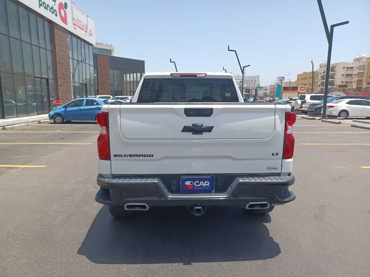 Car image 6