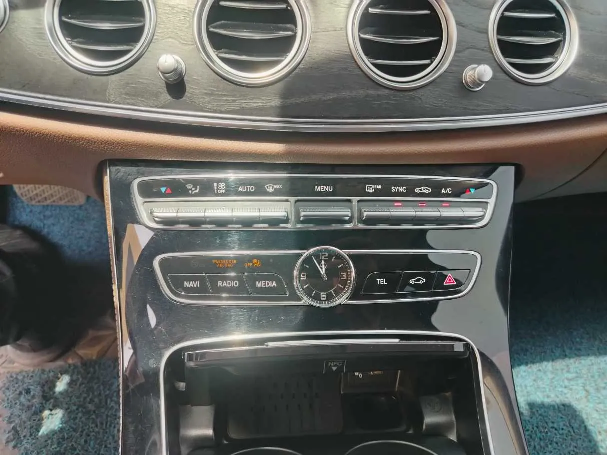 Car image 26