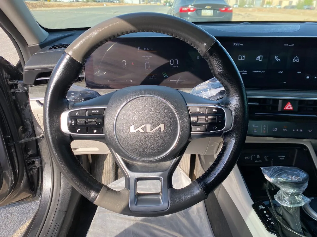Car image 18