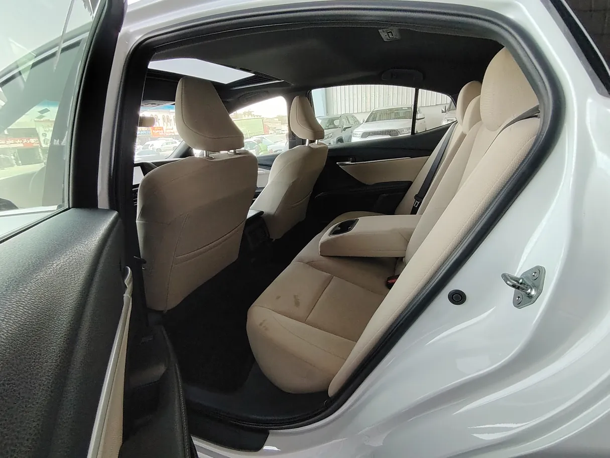Car image 20