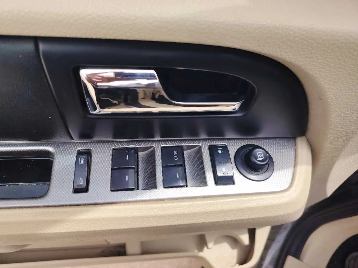 Car image 28