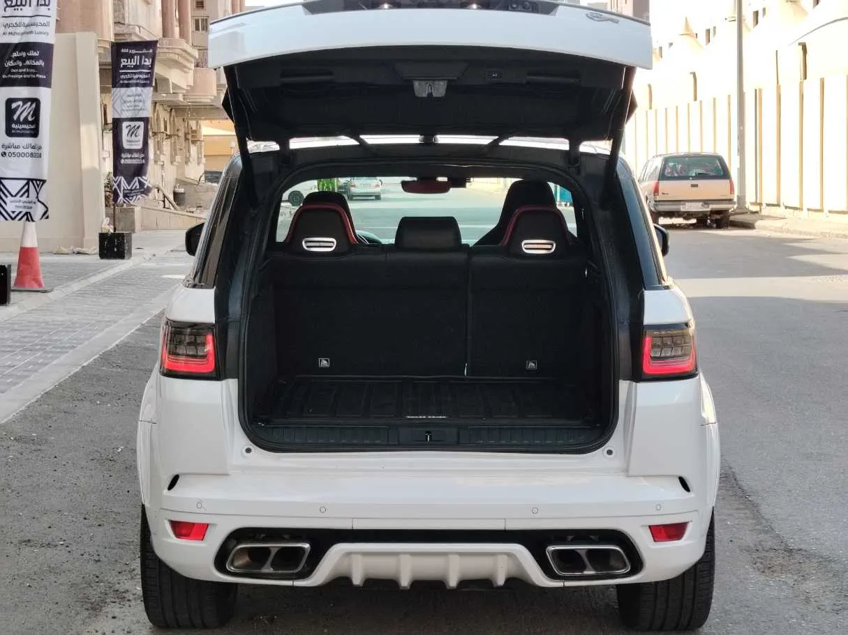 Car image 27