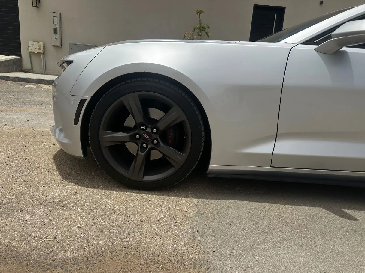 Car image 9