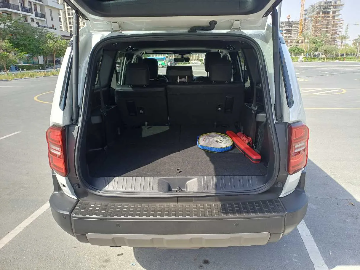 Car image 25
