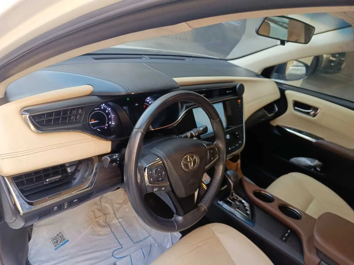 Car image 12