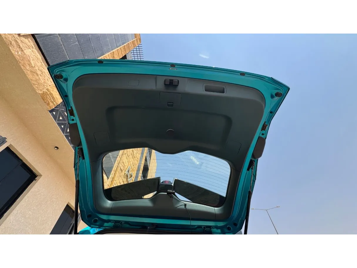 Car image 21
