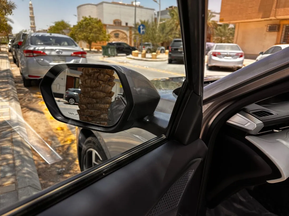 Car image 28