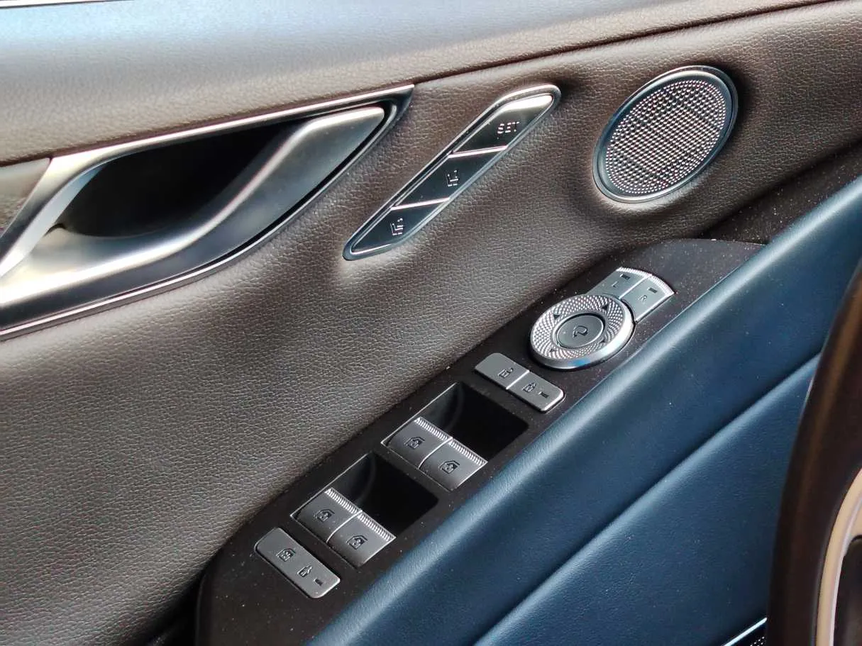 Car image 35