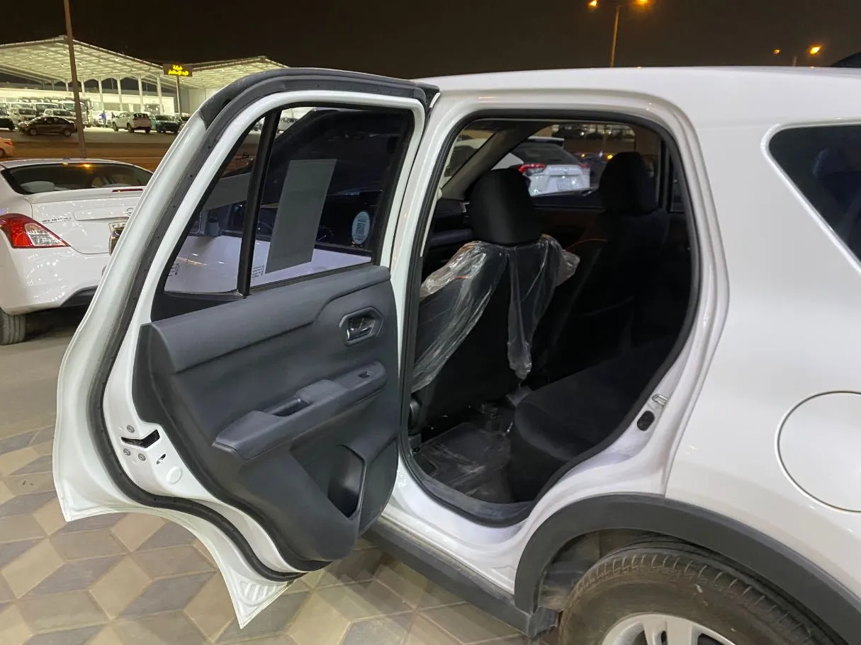 Car image 10