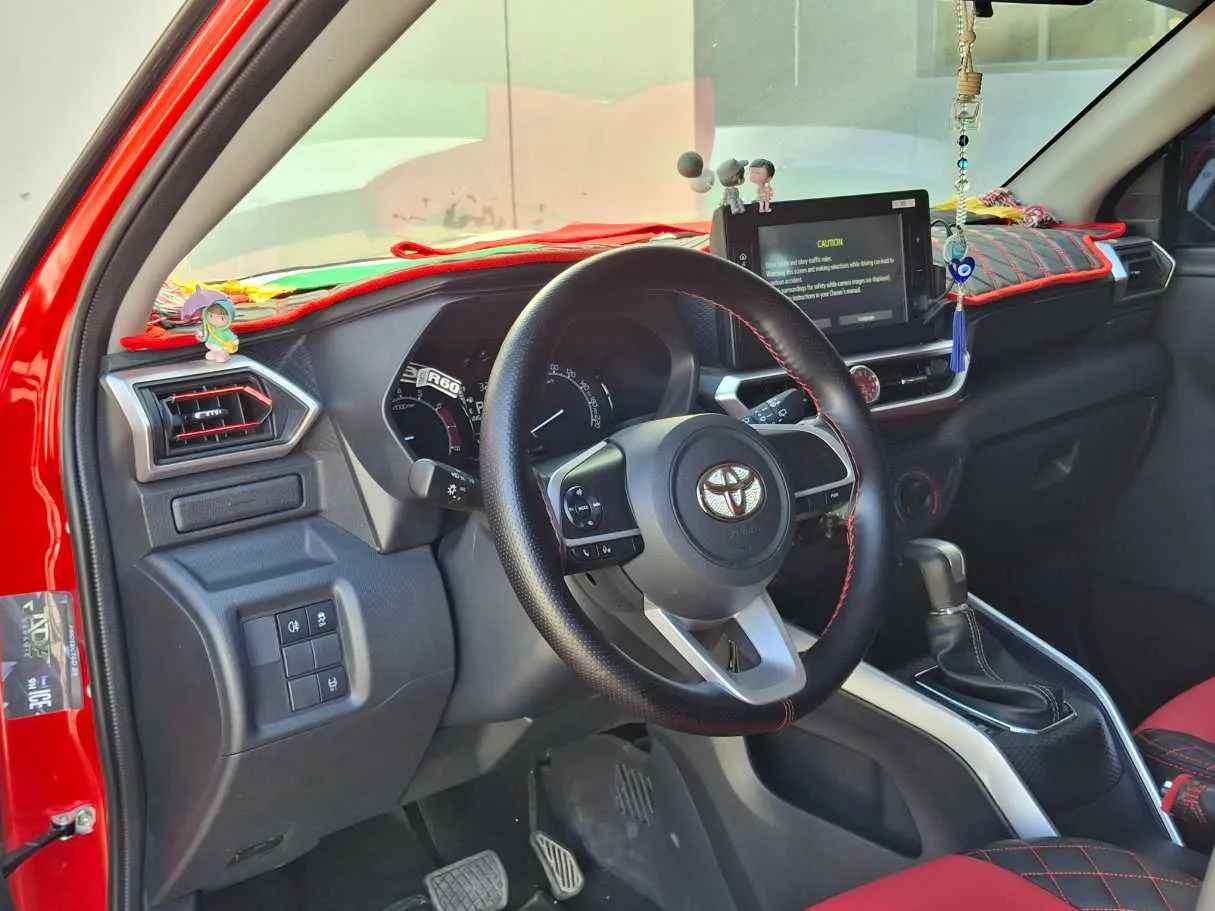 Car image 11