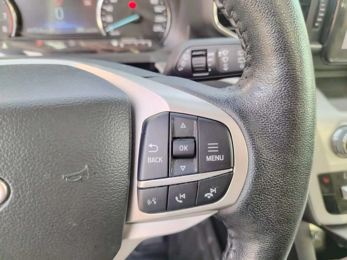 Car image 38