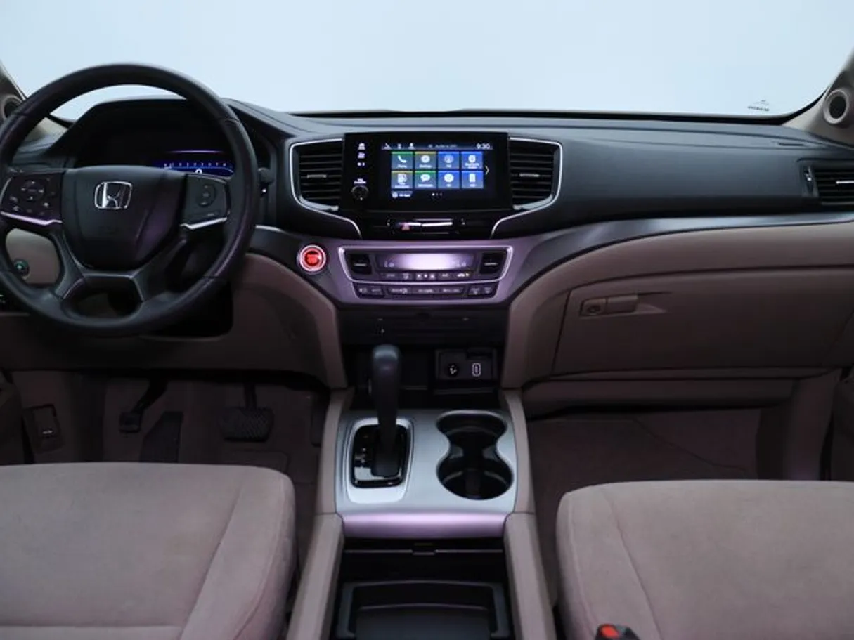 Car image 14