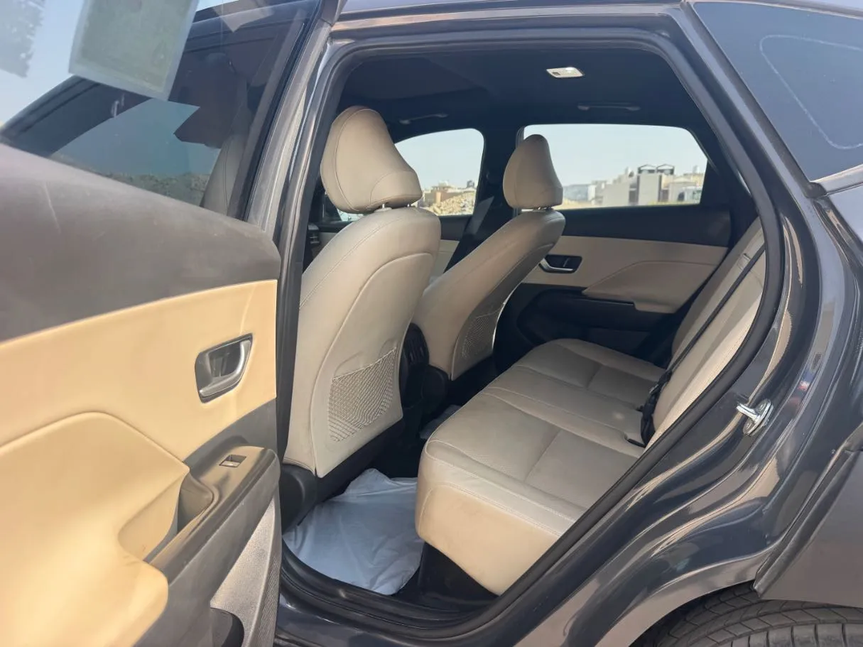 Car image 13