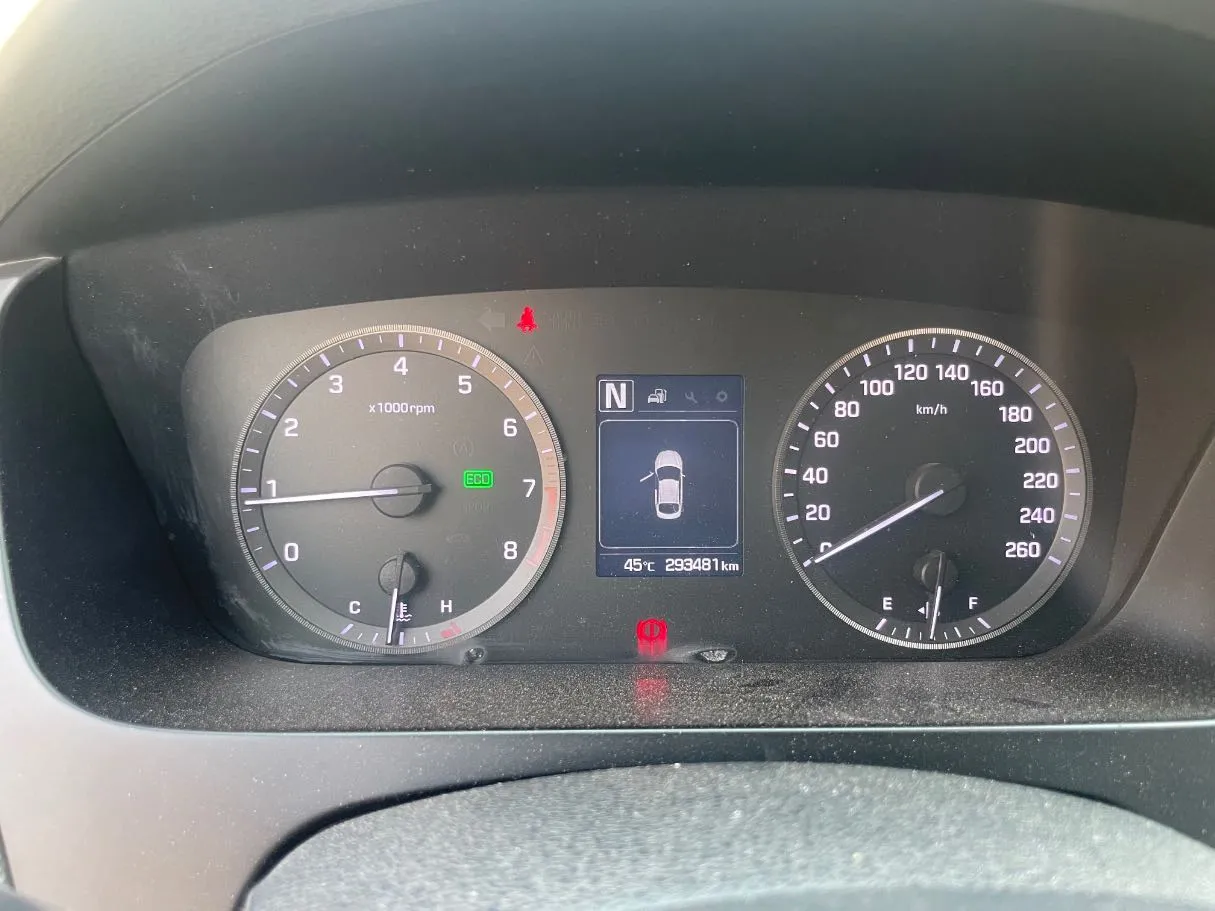 Car image 21