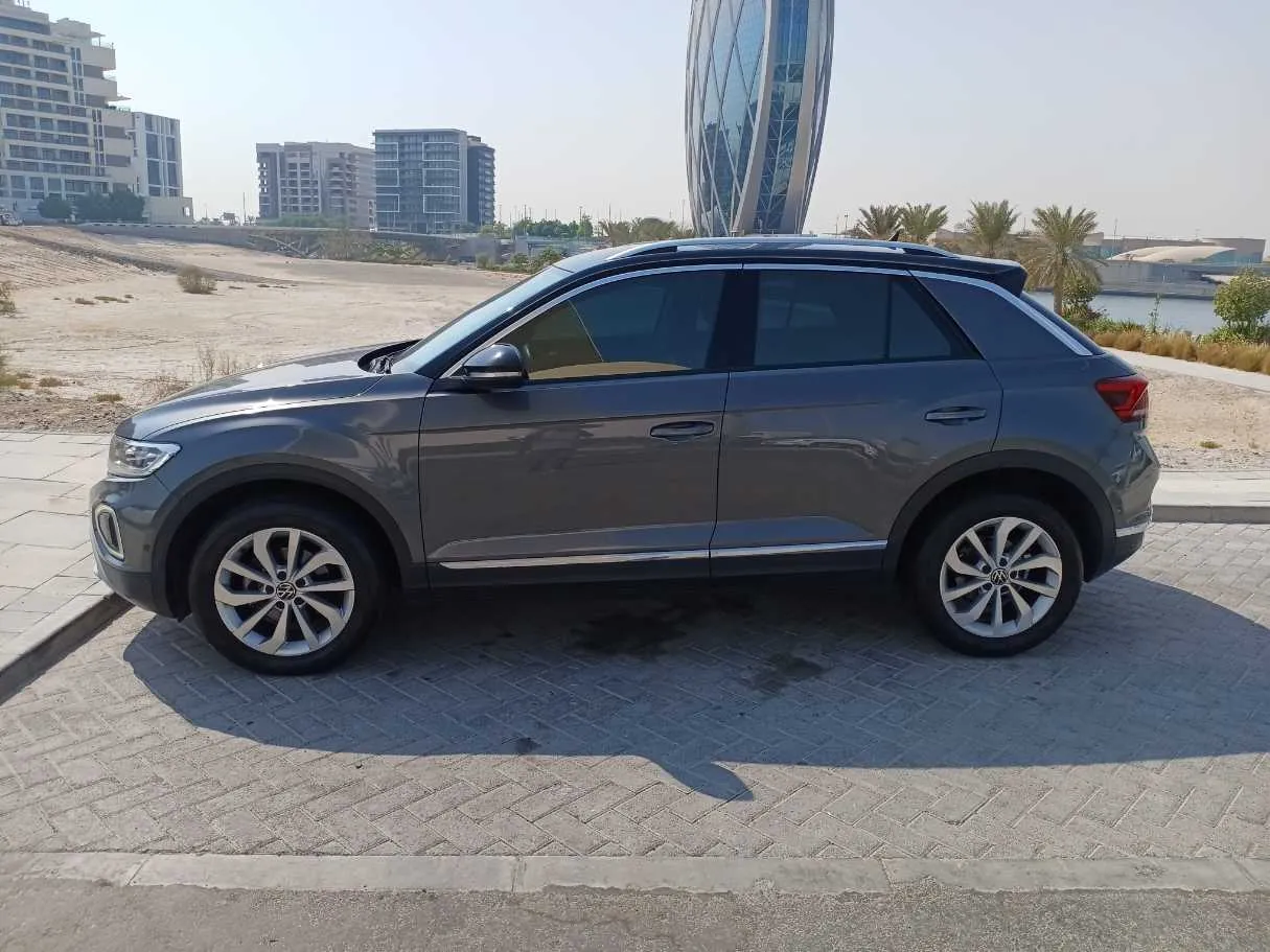 Car image 8