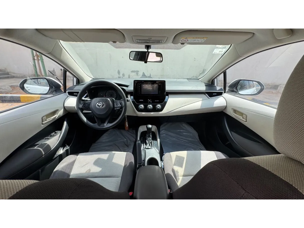 Car image 14