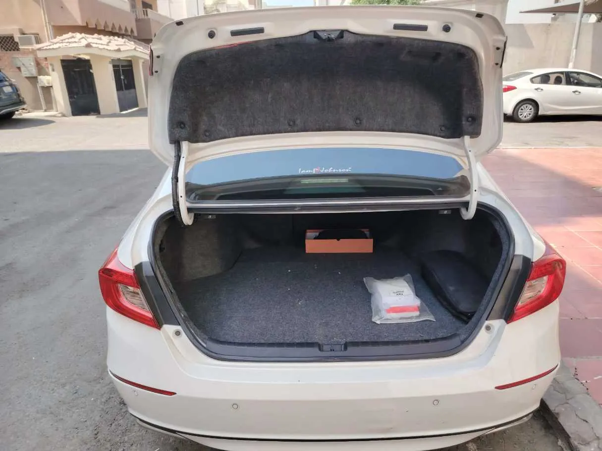 Car image 28