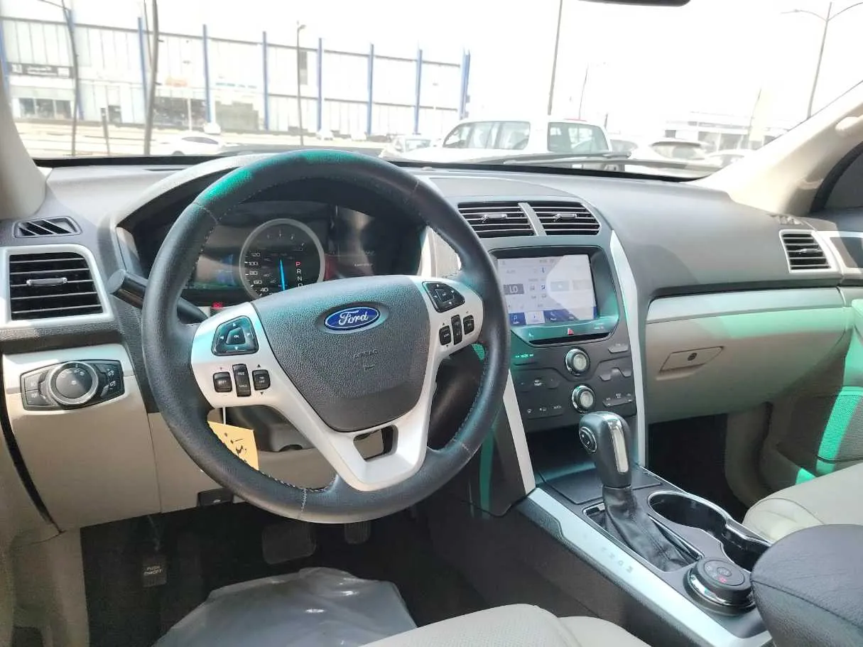Car image 34