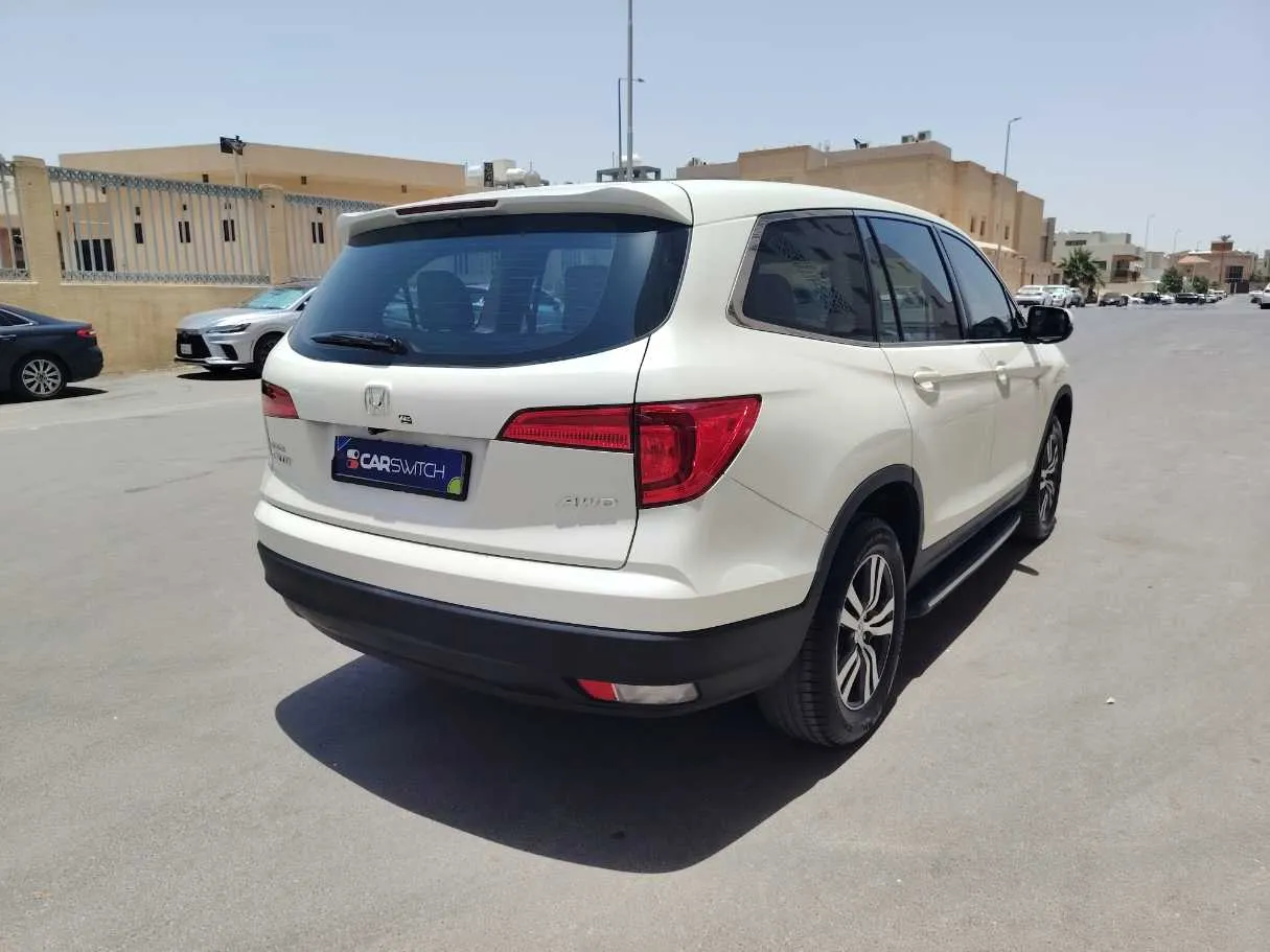 Car image 5