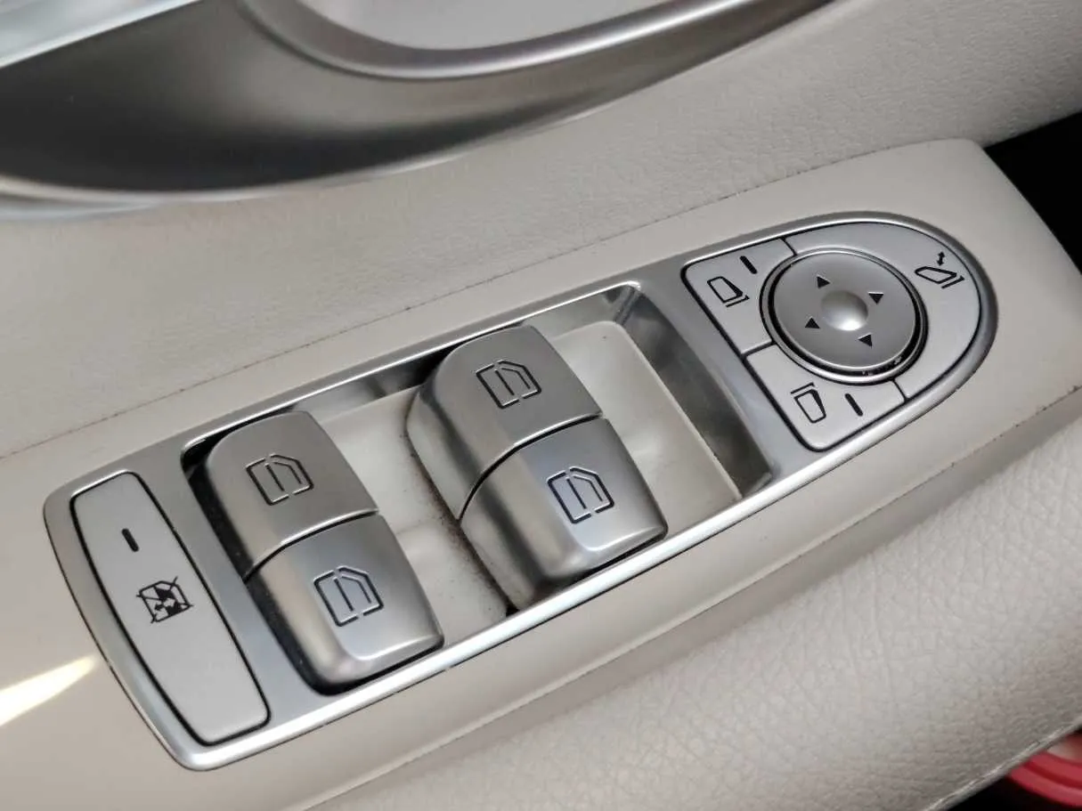 Car image 29