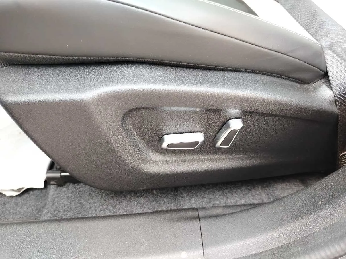 Car image 44