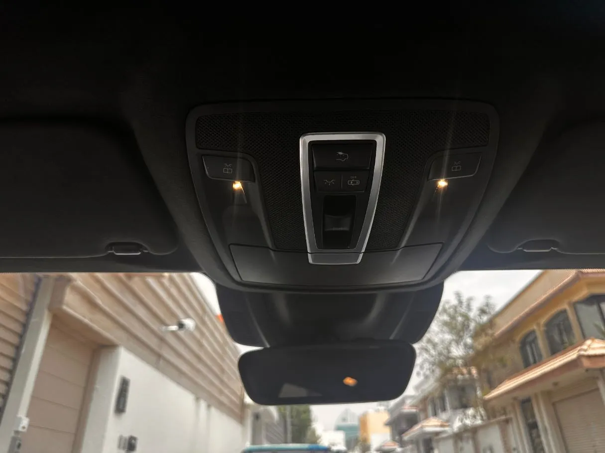 Car image 25