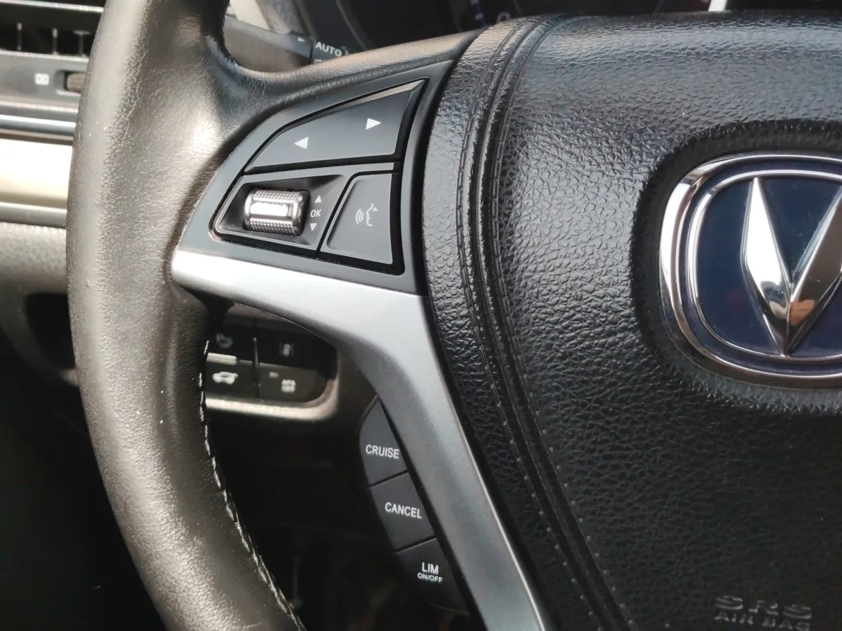 Car image 30