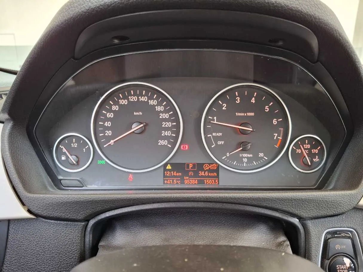 Car image 18