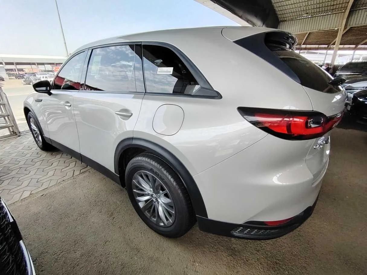 Car image 8