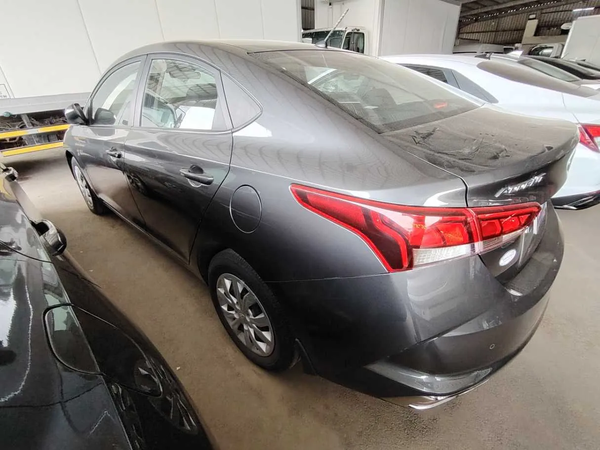 Car image 8