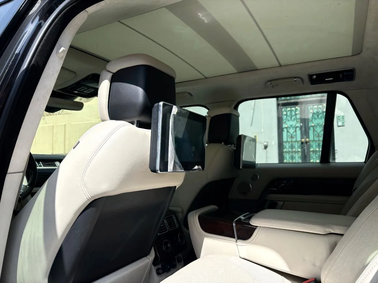 Car image 17