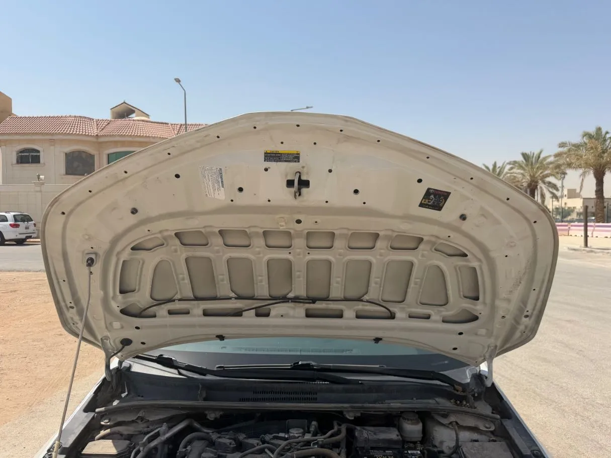 Car image 24
