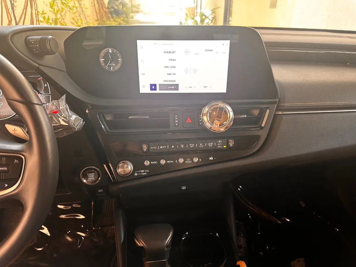 Car image 19