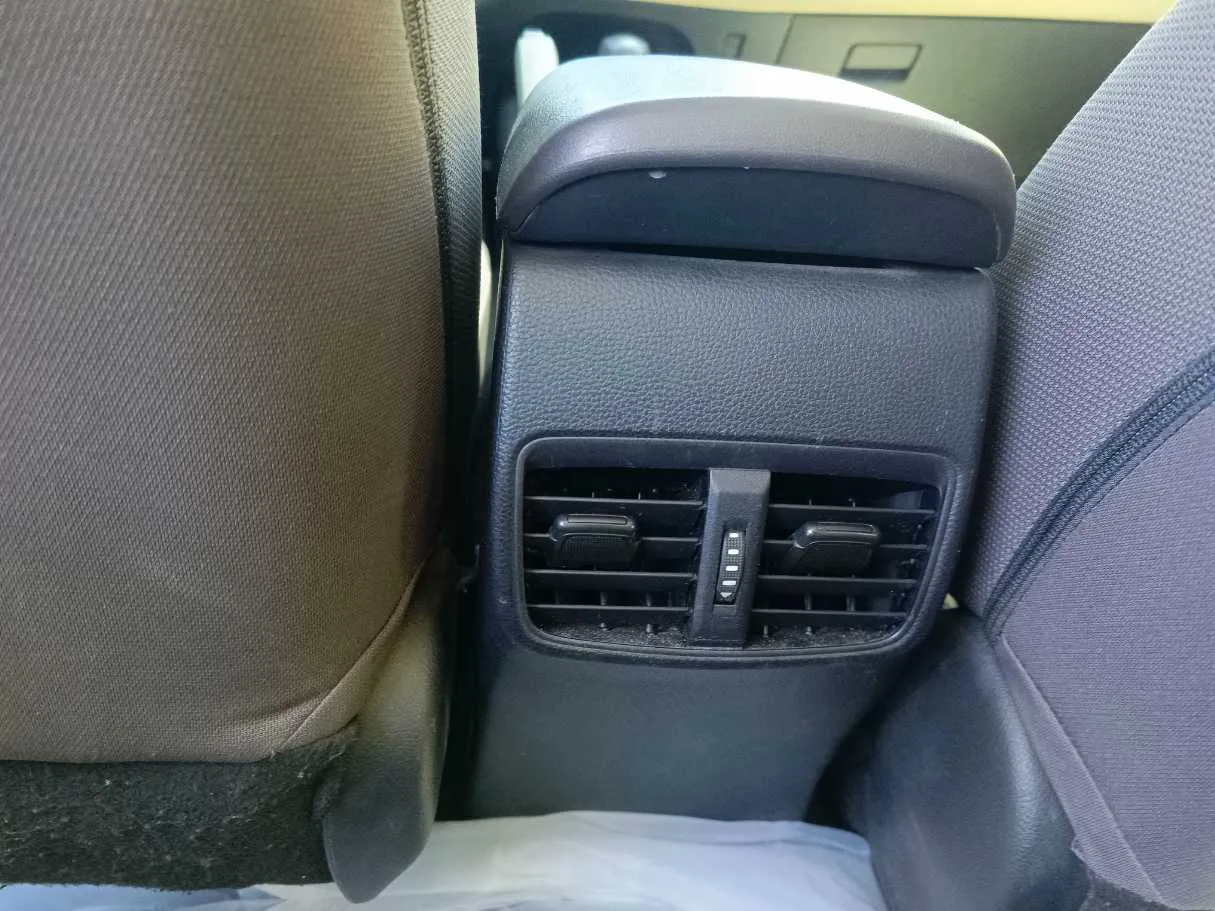 Car image 28