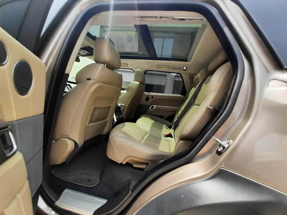 Car image 13