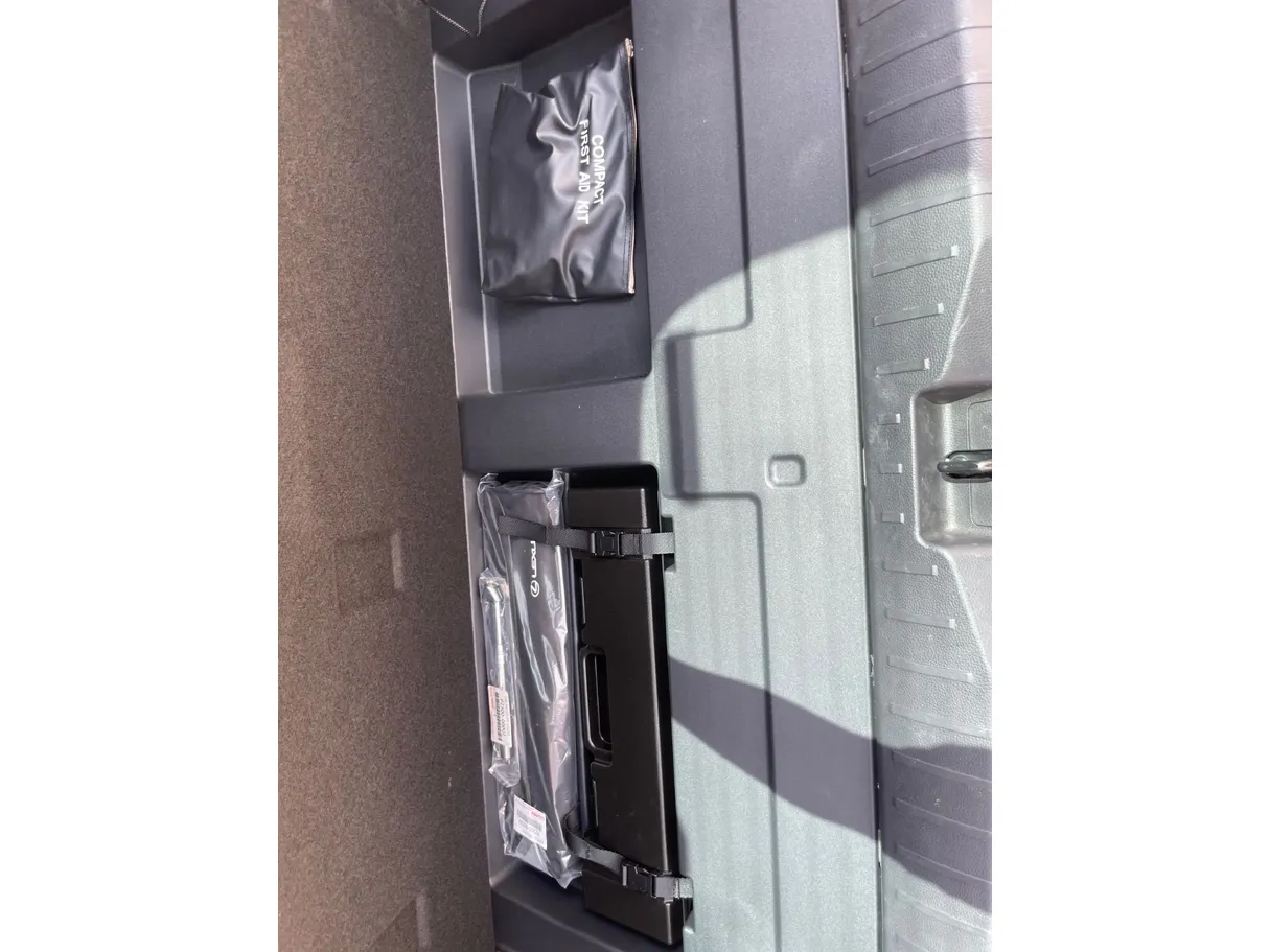 Car image 24