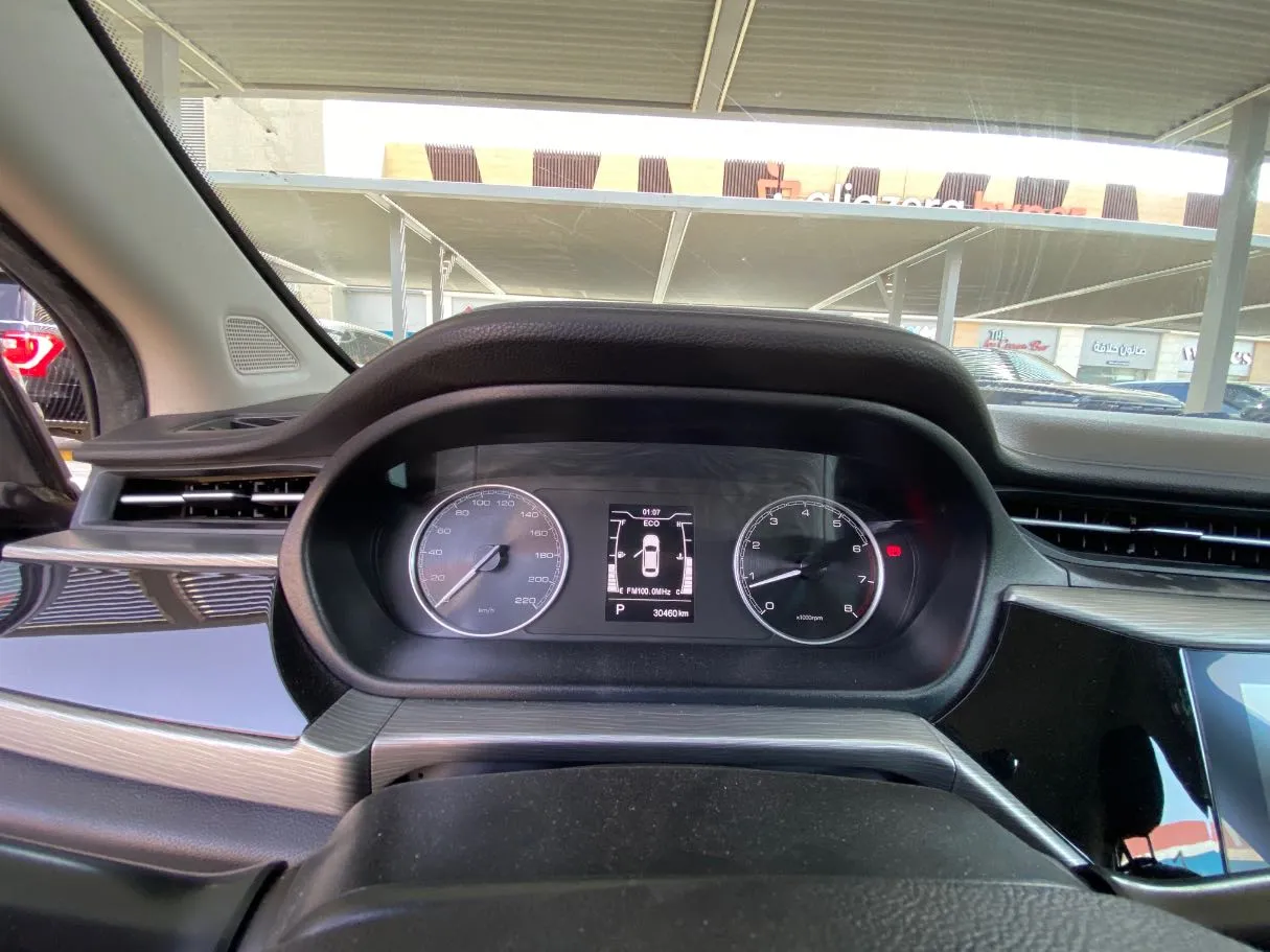 Car image 19