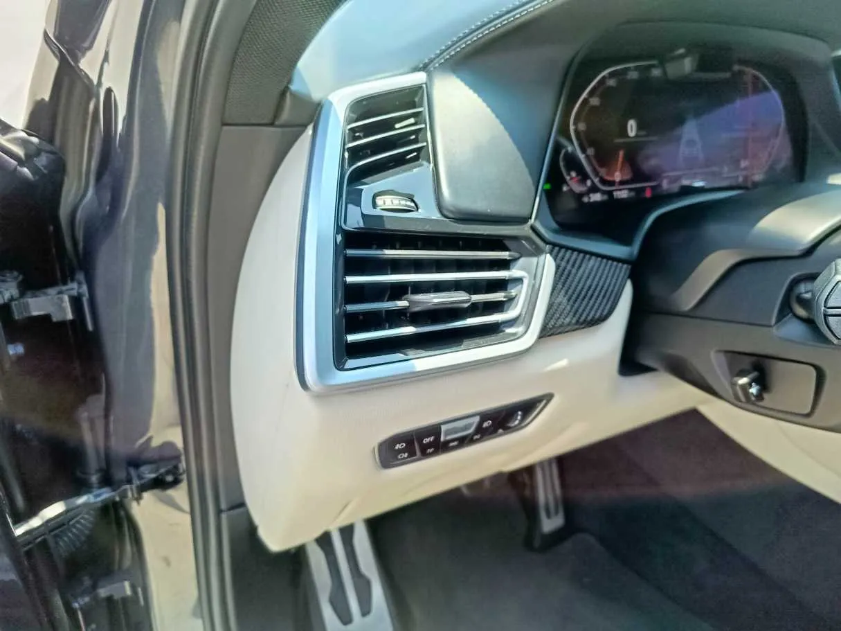 Car image 38