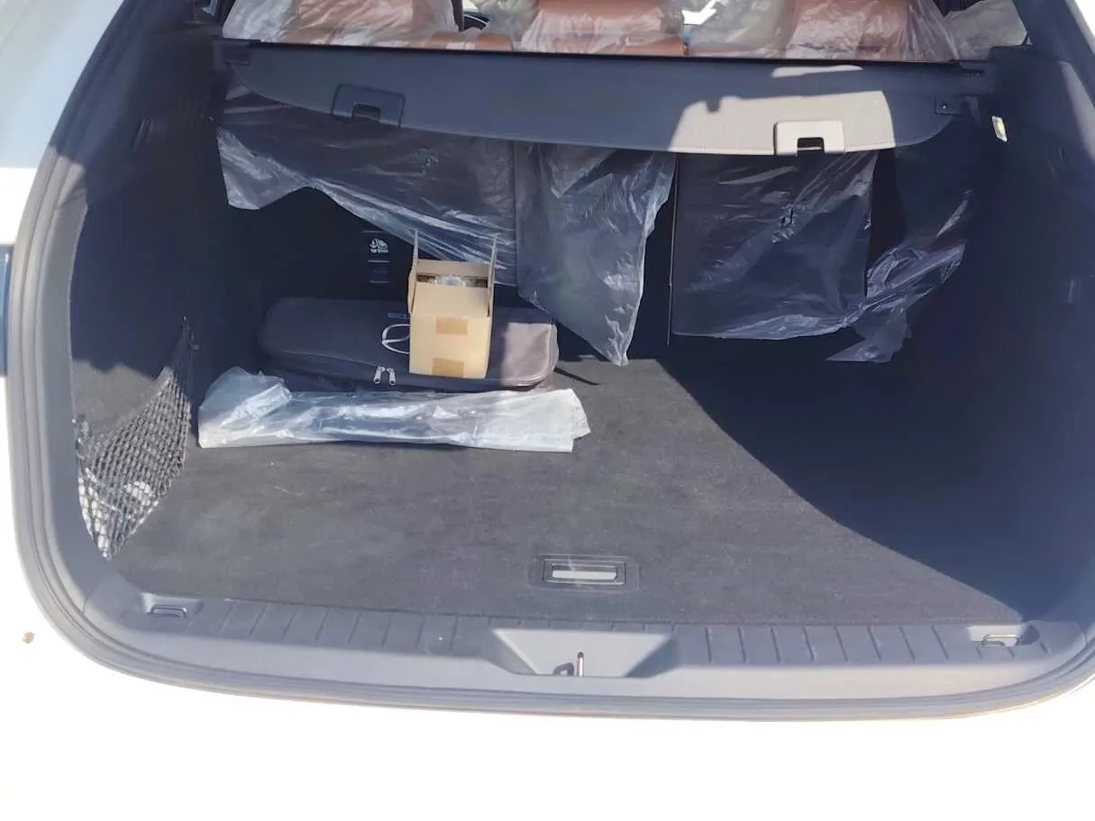 Car image 26