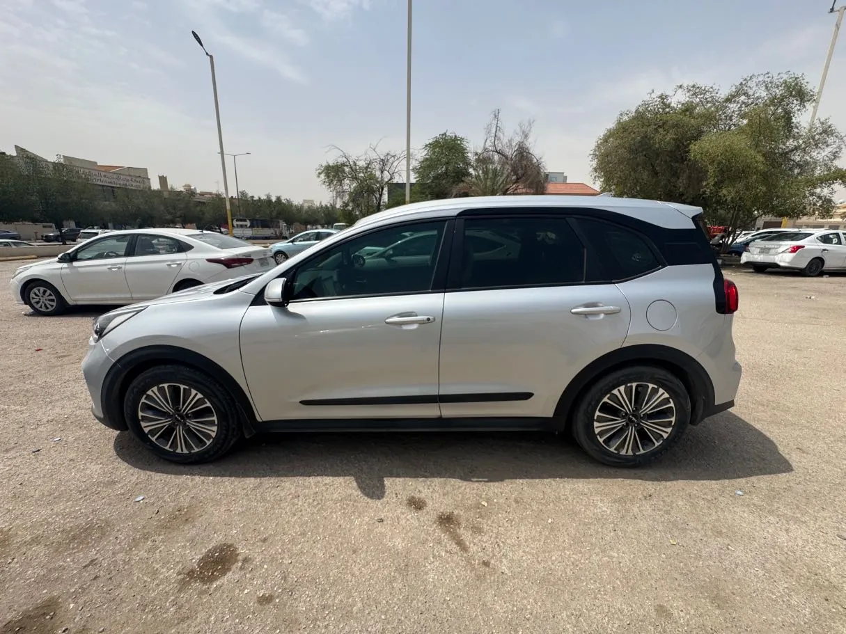 Car image 8